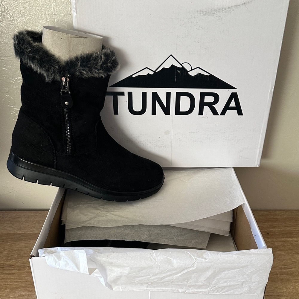 Tundra Women's Black Faux Fur Winter Boots